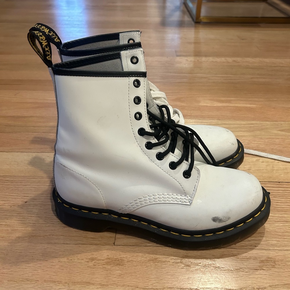 Doc Martens 1460 Smooth Leather Lace Up Boots in White Size: 8 US Women’s
